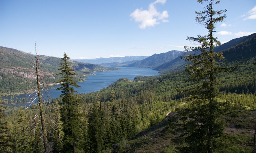 Cle Elum Lake camping and paddle boarding